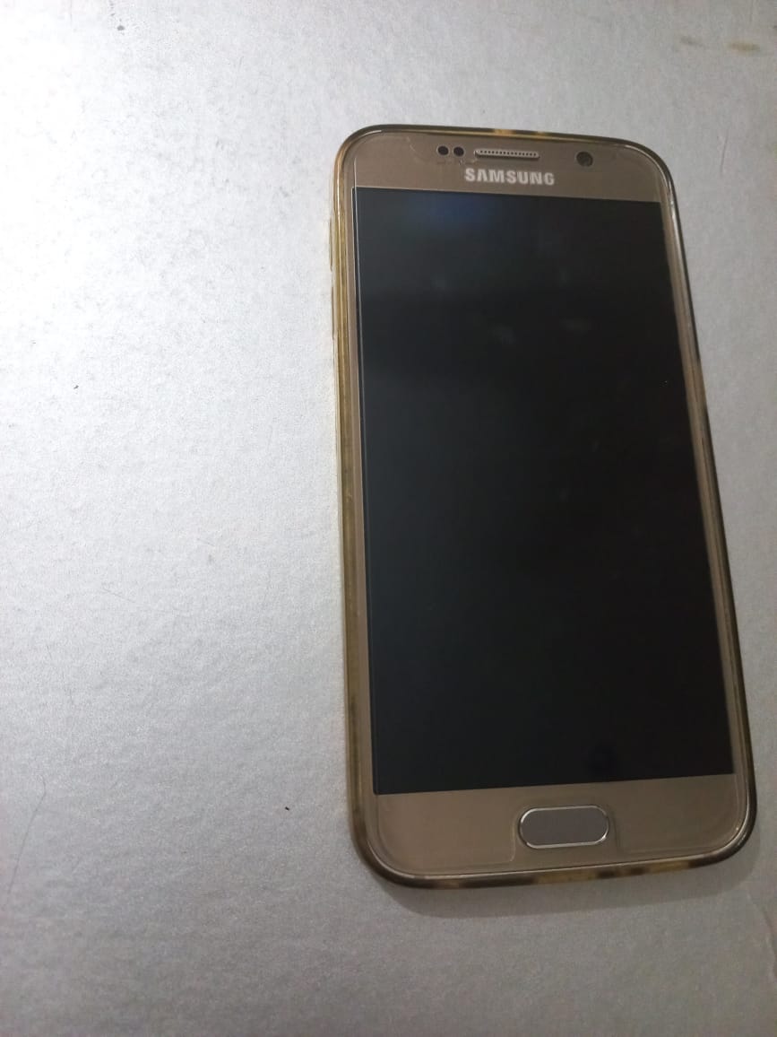 Galaxy S6 gold colour in very good condition