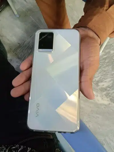 vivo y21 4/64(10 by 10 condition) full box charger