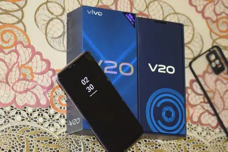 Vivo v20 complete box with accessories