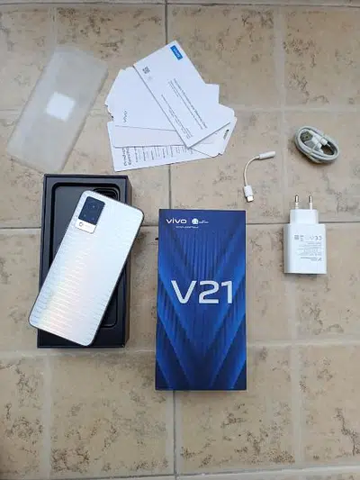 Vivo V21 (8gb/128gb) 6.5 months warranty