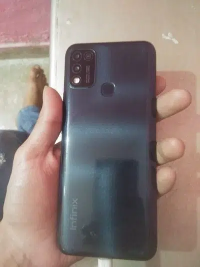 Infinix hot10 all ok 9/10 condition one hand use 2 months