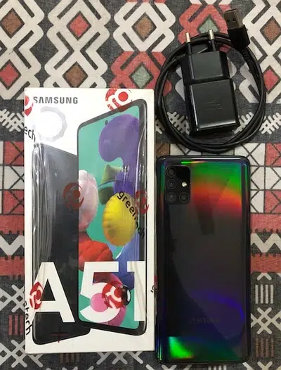 Samsung Galaxy A51 (6/128) with BOX Charger
