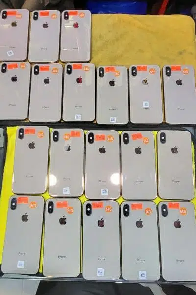 iphone xs 64 Gb available at Star Aviations katchury Chowk Multan